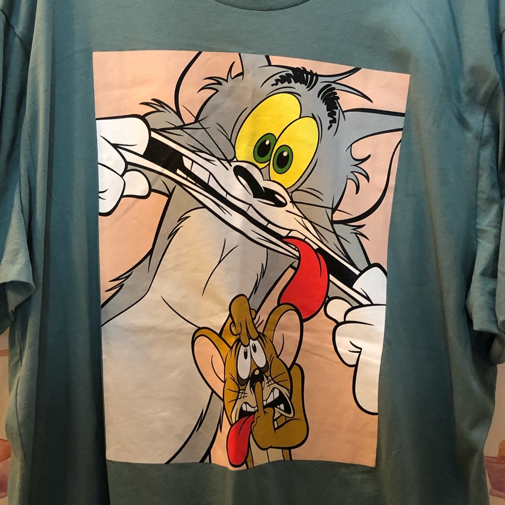 Never worn Old Navy Tom & Gerry Tee. Xxl